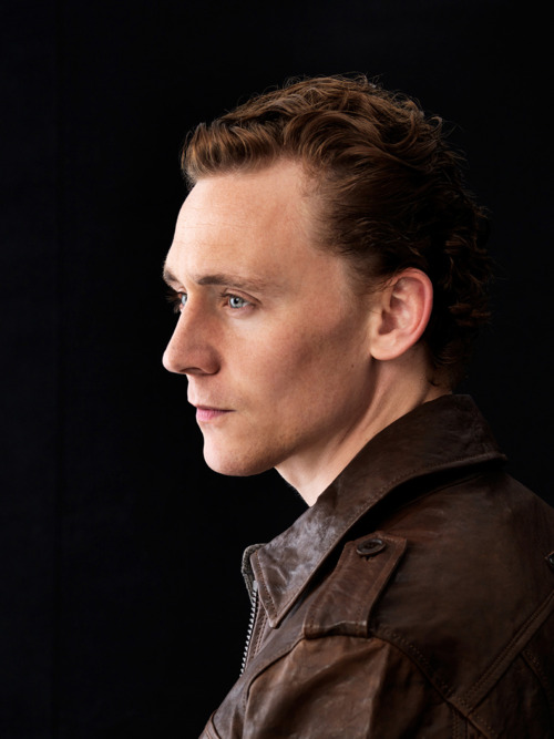 Tom Hiddleston - Gallery Photo