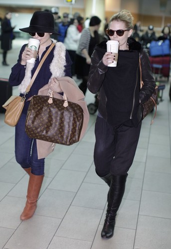 Jan 12, 2012 | At the Vancouver Airport with Ginnifer Goodwin