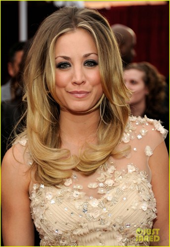 Kaley Cuoco - People's Choice Awards 2012 Red Carpet