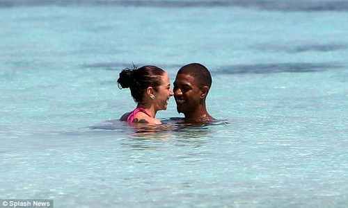  Tulisa and Fazer on a New mwaka holiday in the Maldives