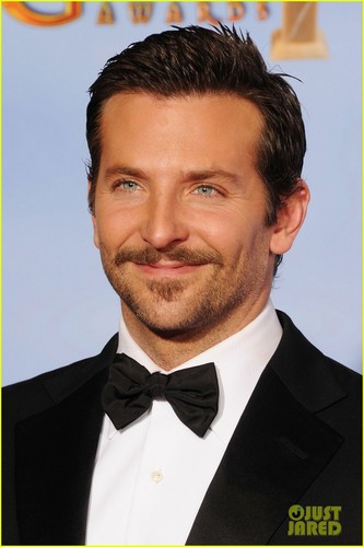  Bradley Cooper & Adam Levine - Golden Globes 2012
