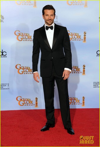 Bradley Cooper & Adam Levine - Golden Globes 2012