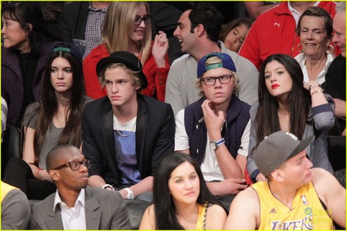  Cody Simpson: Lakers Game with Kendall & Kylie Jenner
