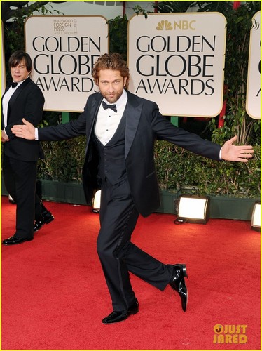  Gerard Butler - Golden Globes 2012 Red Carpet
