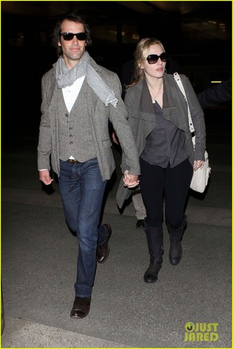  Kate Winslet & Ned Rocknroll Hold Hands at LAX