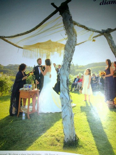 New scans from different magazines of Nikki's wedding.