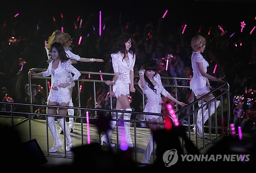  yuri @ Girls Generation 2nd Tour in Hong Kong コンサート (Fantaken)
