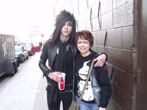  <3Andy with his mum<3