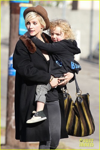 Ashlee Simpson & Vincent Piazza: Park Playtime with Bronx!