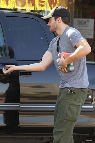 Jake stopping by Beverly Hills Juice in Los Angeles