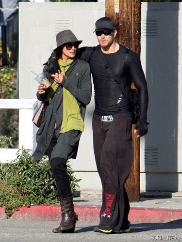 Kellan Lutz & Girlfriend Sharni Vinson In Venice, CA