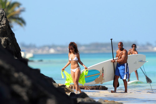  Rihanna In Hawaii [18 January 2012]