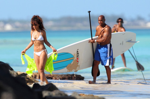 Rihanna In Hawaii [18 January 2012]