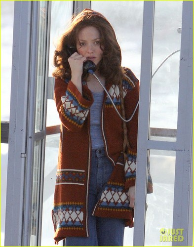  Amanda Seyfried: Phone Booth Scenes for 'Lovelace'