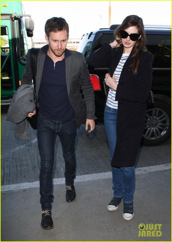  Anne Hathaway & Adam Shulman Leave Los Angeles