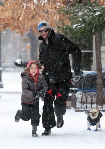  Hugh Jackman & Ava: Snowy Morning In NYC