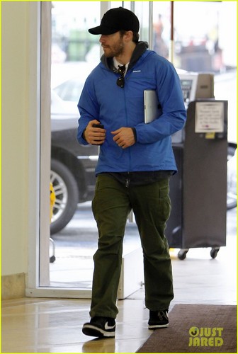  Jake Gyllenhaal: Beverly Hills Doctor's Appointment