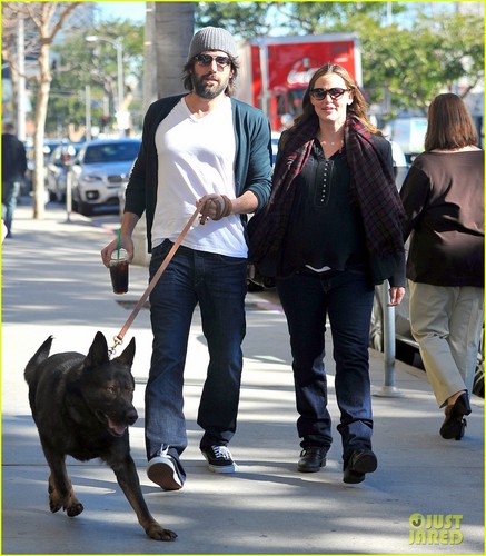  Jennifer Garner & Ben Affleck: Dog Walking Duo