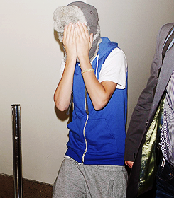  Justin arriving at LAX Airport :)