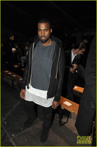  Kanye West: Givenchy montrer in Paris!