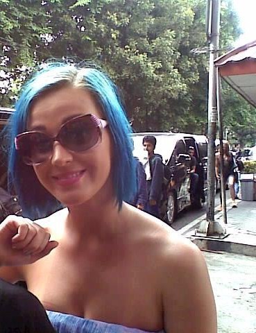  Katy Perry new blue hair