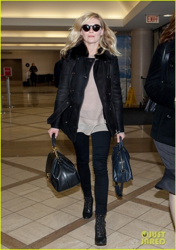  Kirsten Dunst: Airport Security Check