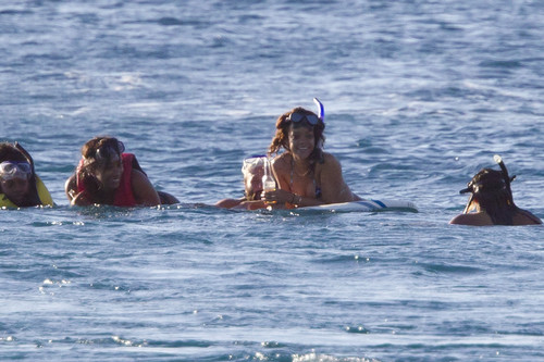Snorkling In Hawaii In Bikini [23 January 2012]