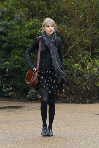  Taylor 迅速, 斯威夫特 Visits Hyde Park in 伦敦
