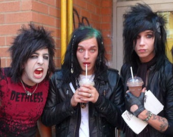 <3<3Andy with friends<3<3