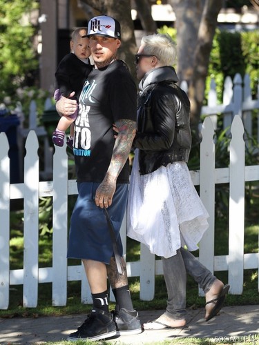 Cary Hart And Pink Have A Run In With The Paparazzi