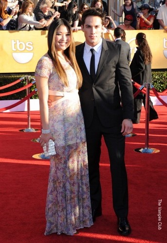  Michael Trevino & Jenna Ushkowitz at the SAG Awards red carpet