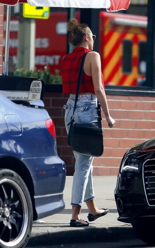 Miley Cyrus ~ Out to lunch in Los Angeles [29th January]