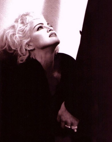  From the making of the Justify My 愛 video