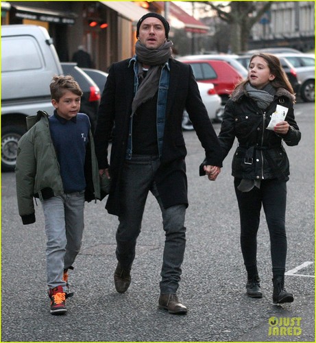 Jude Law: Dinner With the Kids!