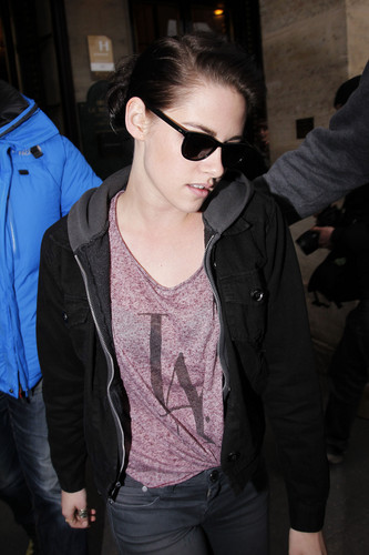 Kristen Out In Paris (1/31/2012)