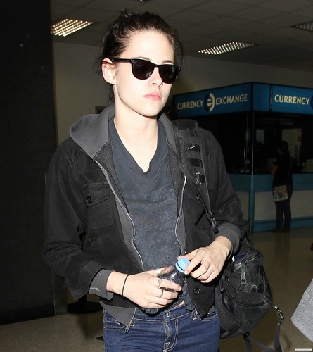  Kristen Stewart arrives at LAX Airport in Los Angeles, California - February 2, 2012.