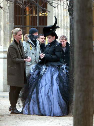 Kristen Wearing Dior Couture Shooting For Vanity Fair In Paris