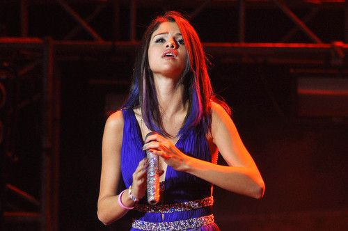 Selena - Performance -  Santiago, Chile - January 30, 2012
