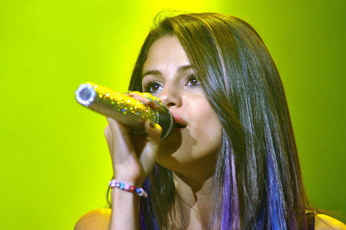  Selena - Performance - Santiago, Chile - January 30, 2012