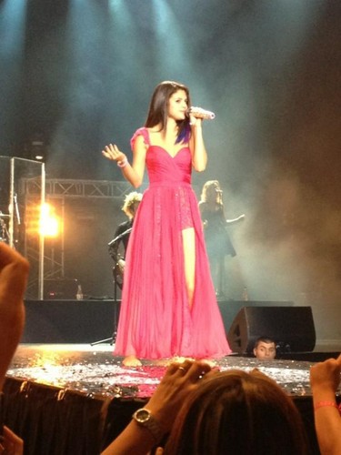 Selena - Performance -  Santiago, Chile - January 30, 2012