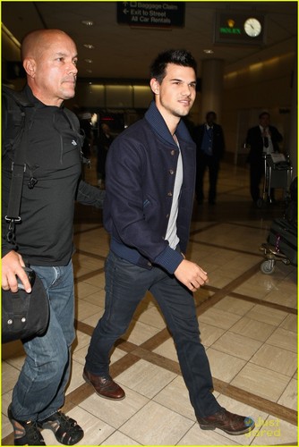  Taylor Lautner is NOT Stretch Armstrong