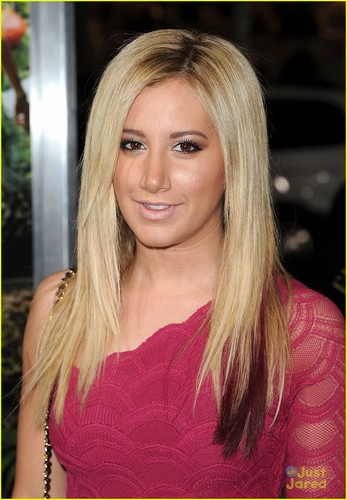Ashley Tisdale: Red Hair Tips at 'Journey 2' Premiere!