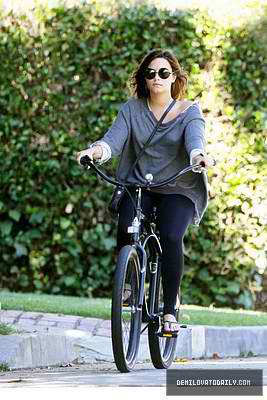 Demi riding her bike to Mel's Diner in Los Angeles