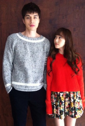  Jessica & Lee Dongwook selca from official website