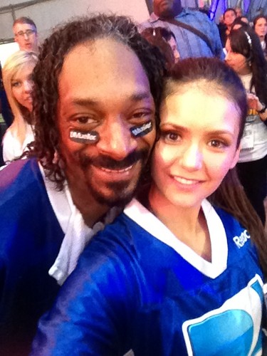 Nina & Snoop Dogg at DIRECTV’s Sixth Annual Celebrity de praia, praia Bowl