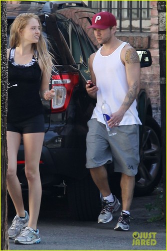 Ryan Phillippe: Gym with a Female Pal!
