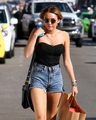  2012 > Shopping with Jen on Melrose Avenue in Los Angeles (9th February 2012) - miley-cyrus photo