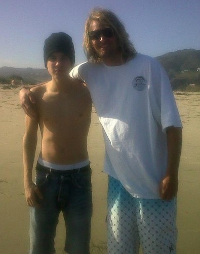  Justin Shirtless In Malibu Beach<3