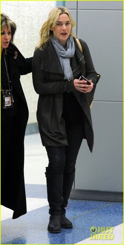  Kate Winslet: Airport Arrival