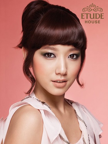 Korean actress Park Shin Hye's makeup